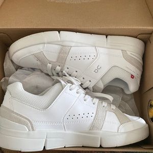ON CLOUD: LIMITED EDITION THE ROGER: New